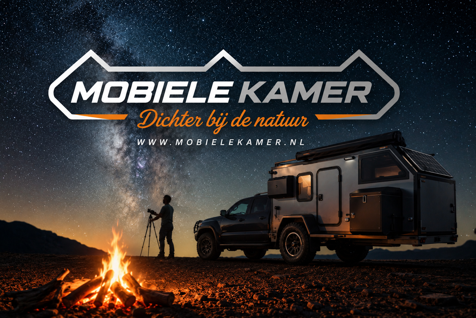 Mobiele Kamer mini camper bij een kampvuur onder de sterrenhemel